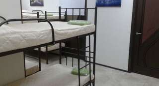 Гостиница Радикс Хостел Краснодар Спальное место на двухъярусной кровати в общем номере для мужчин-2