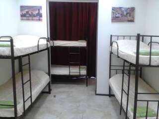 Гостиница Радикс Хостел Краснодар Спальное место на двухъярусной кровати в общем номере для мужчин-9