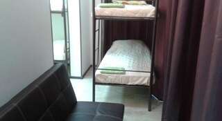 Гостиница Радикс Хостел Краснодар Спальное место на двухъярусной кровати в общем номере для мужчин-8